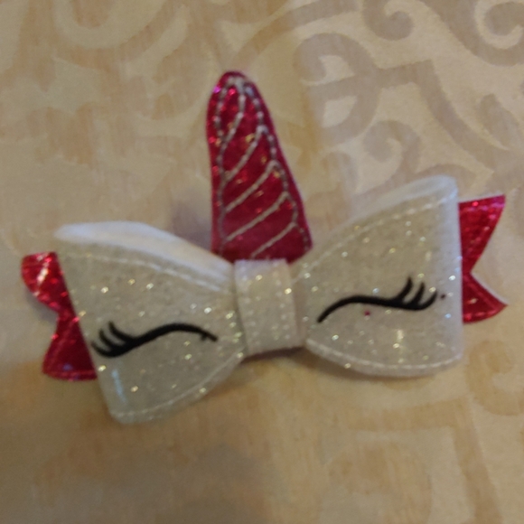 None Other - Unicorn clip